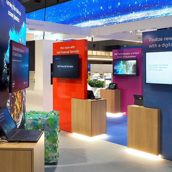 Delafair Messebau - Messestand mit Info-Screen und Ablagen